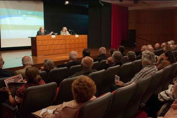 O Acadêmico Carlos Diegues e a Acadêmica Rosiska Darcy de Oliveira apresentam a conferência "O Amor Pelo Que Somos"