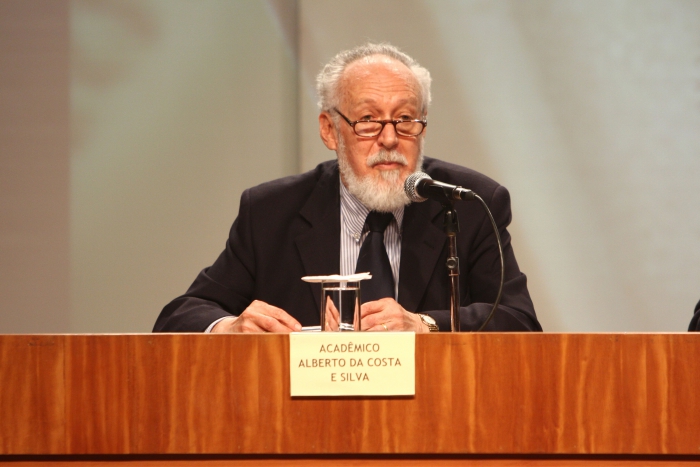 <a href="/galeria/alberto-da-costa-e-silva-em-palestra-na-abl-0">veja mais detalhes</a>