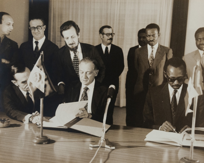 <a href="/galeria/alberto-da-costa-e-silva-senegal-1972">veja mais detalhes</a>